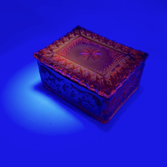 Indiana Glass Ruby Red Amberina Glass Trinket Box - Picture 10 of 12